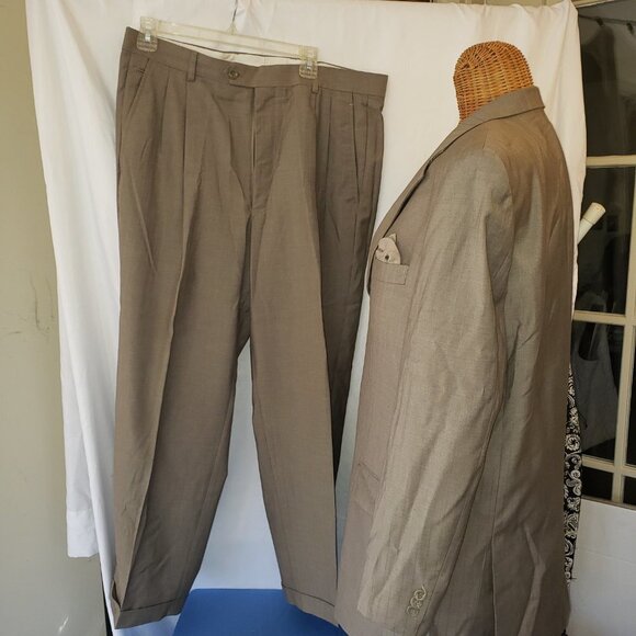 Men's Bocaccio Uomo 3-Piece Tan Suit, Size W36-42L - Picture 4 of 11